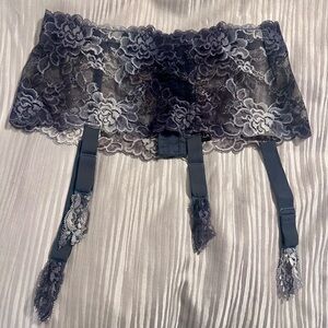 La Perla Grey Silver Lace Garter Belt Size 3, Rare!